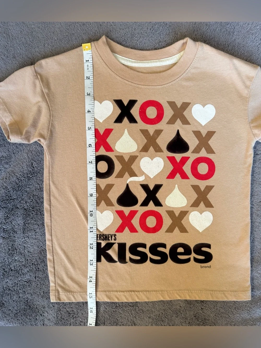 Hershey's Kisses Kids Beige Graphic Tee - Hearts & XOXO